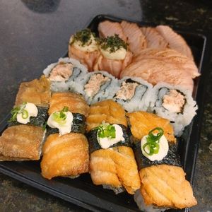 imagem do produto Combinado sushi e sashimi maçaricado #16 peças 