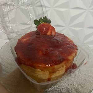 imagem do produto Mini bolo piscina ninho com geleia de morango