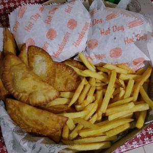 imagem do produto Combo: 2 Miss-burguer + 10 pastéis de festa + uma por...