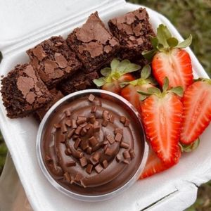 imagem do produto Fondue de Brownie com chocolate e morangos