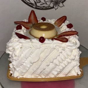 imagem do produto Bolo quadrado 15cm( massa baunilha/recheio; cupu, maracujá e brigadeiro)
