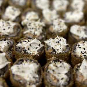 imagem do produto 10 und Hot salmão grelhado com bolinha creme cheese gergelim torrado