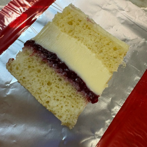 imagem do produto Bolo Gelado Ninho com Geleia de morango
