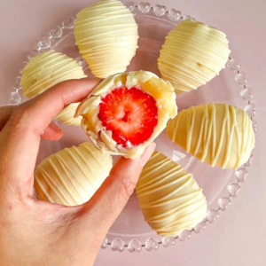 imagem do produto Bombom de morango branco