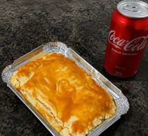 imagem do produto Empada de Frango com cream cheese + Coca-Cola 350ml