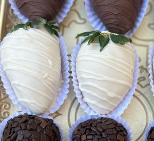 imagem do produto Bombom de morango - chocolate branco