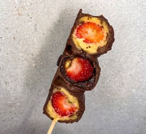 imagem do produto Espeto de bombom de morango