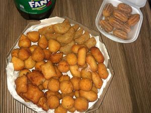 imagem do produto Porção 50 Salgados + 15 mini churros 