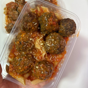 imagem do produto Almôndega ao molho natural com macarrão de abobrinha