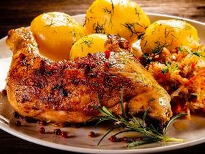 imagem do produto Frango Assado C/ Batata Rústica