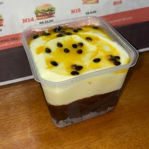 imagem do produto Bolo chocolate c/ mousse de maracujá 