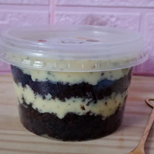 imagem do produto Bolo no pote 250 ml Bolo de chocolate 50% cacau com recheio de maracujá 