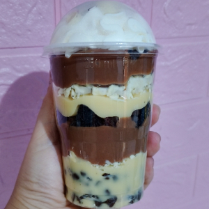 imagem do produto Copo da felicidade 250 ml Creme de Oreo ,creme de chocolate com Laka ,creme de Oreo com Laka,creme de chocolate com Oreo e chantilly 