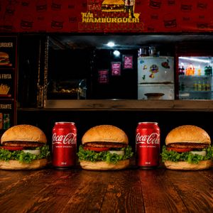 imagem do produto 3 Burguer Tradicional + 2 Coca Lata