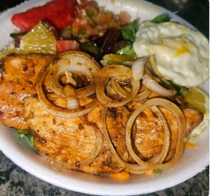 imagem do produto Marmita Média Fit com Bife de Filé de frango grelhado e ovo frito+ salada separa