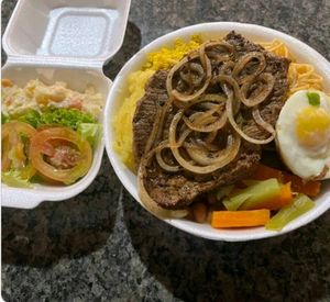 imagem do produto Marmita Média com Bife Bovino+ ovo frito+ salada separada