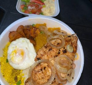 imagem do produto Marmita Média de Bife de Filé de frango+ ovo frito + salada separada