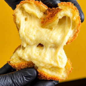 imagem do produto BOLINHO DE QUEIJO C/ REQUEIJÃO