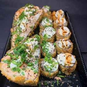 imagem do produto Combo casal 10 Peças de  Hot Roll+2 Temakis  ** Para compartilha **
