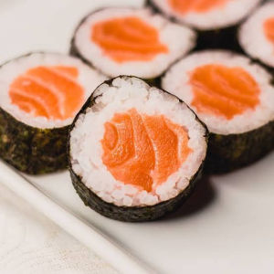 imagem do produto Hossomaki de salmão  (sushi tradicional)