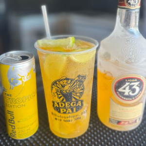 imagem do produto Licor 43 + red bull tropical