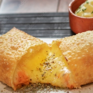 imagem do produto Pastelão 4 queijo mussarela catupiry cheddar e queijo coalho 