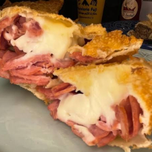 imagem do produto Calabresa e queijo coalho e cebola 