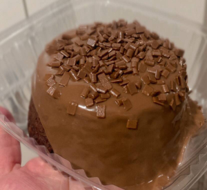 imagem do produto Bolo com Brigadeiro De Chocolate Nobre