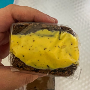 imagem do produto Brownie Recheado Brigadeiro de Maracujá - 150g