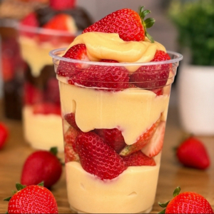 imagem do produto Ninho com morango com brownie