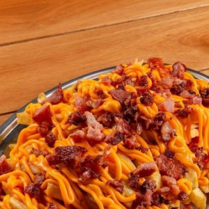 imagem do produto Batata frita com cheddar, bacon e calabresa 