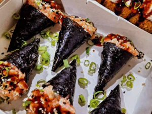imagem do produto Combo de 6 temaki ( 3 temaki cru e 3 temaki grelhado)