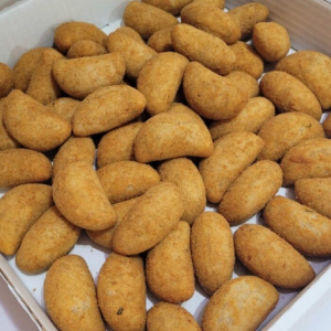 imagem do produto Porção ( 10 und de enroladinho de salsicha,10 und de risoles ,10 und de pastelzinho 