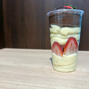 imagem do produto Copo da felicidade de ninho com morango