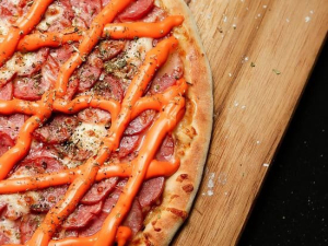 imagem do produto Pizza Media De Calabresa c/ Cheddar