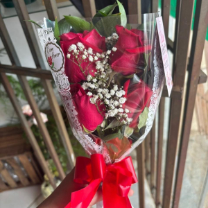 imagem do produto Arranjo 4 rosas (vermelhas, amarelas, brancas ou cor de rosas)