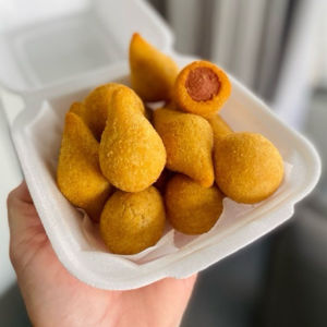 imagem do produto SALGADINHOS - M com 12 unid. ( 3 de cada sabor)