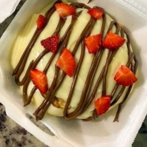 imagem do produto Bolo Vulcão de Chocolate com Morango e Nutella 🤤🍓