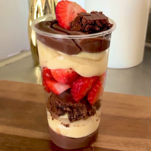 imagem do produto Copo da Felicidade morango e Brownie