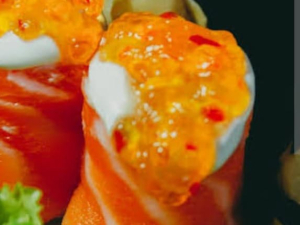 imagem do produto 04 Un - Gunkan Salmão com Cream Cheese e Geleia Picante