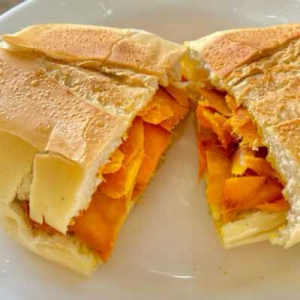 imagem do produto Pão com tucumã queijo e ovo