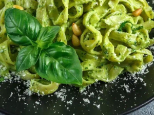 imagem do produto Fettuccine Fatto A Mano ao Molho Pesto de Manjericão Basílico