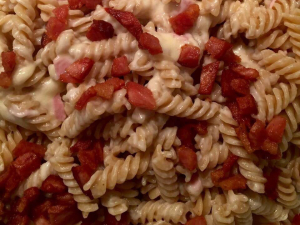 imagem do produto Fusilli Fatto a Mano ao Molho Quattro Formaggi Com Frango e Bacon Salteados