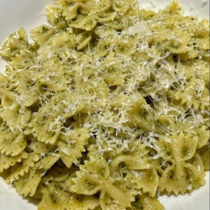 imagem do produto Farfalle Fatto A Mano Ao Pesto de Manjericão Basílico com Castanhas