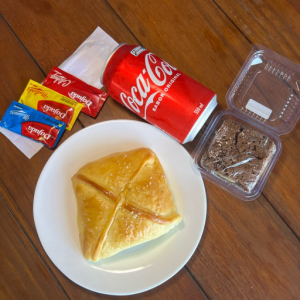imagem do produto Combo Salgado, coca e Brownie.