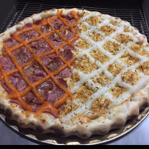 imagem do produto pizza media calabresa e bacon
