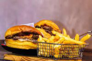 imagem do produto COMBO: 1- Bacon Cheddar, 1- Burguer, 1- Batata Simples