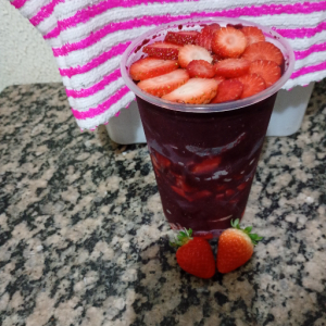 imagem do produto 1 copo 700 + morango