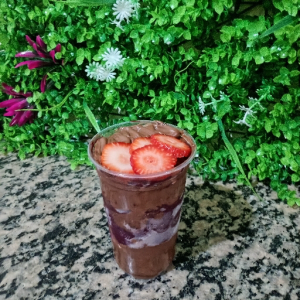 imagem do produto 1 copo de 300 ml + morango + creme de avelã