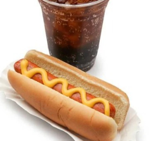 imagem do produto CACHORRO QUENTE + REFRI OU SUCO